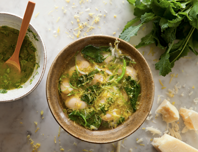 Soppa med bönor, kål och picorino