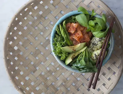 Poké bowl med lax
