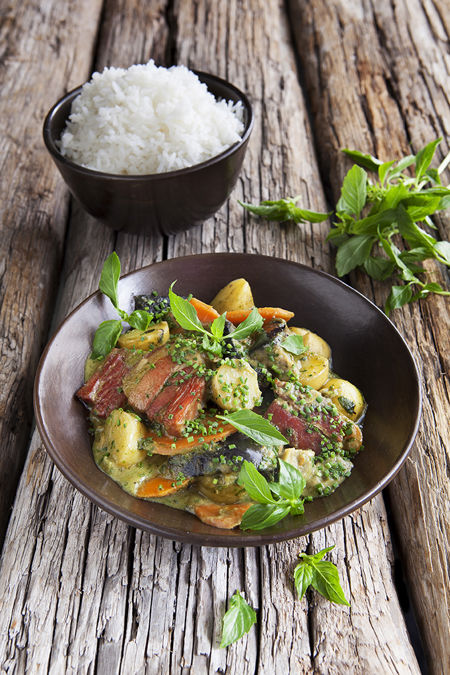 Gryta på grön thaicurry med sidfläsk